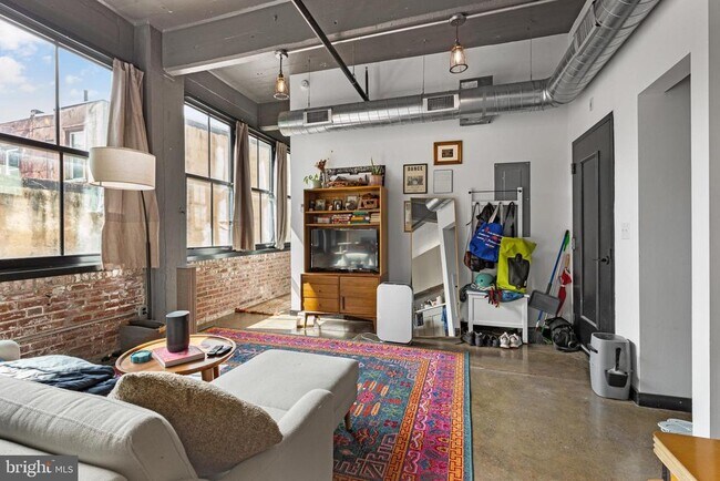 Building Photo - 1701 Tulip St