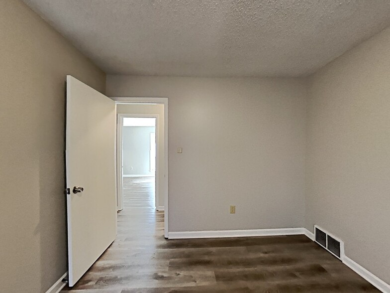 Building Photo - 8401 Southernwood Cove