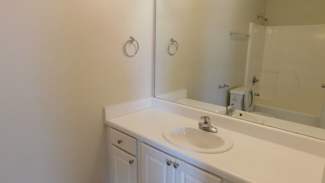 Building Photo - 206 Park Village Cir