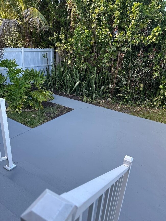 Building Photo - 2225 SW 21st Ter