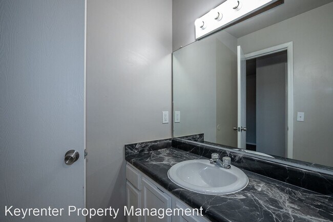 Building Photo - 1 br, 1 bath House - 2421 E 87th St - Unit...