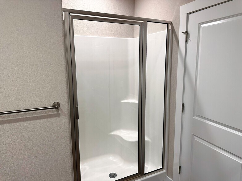 Bedroom 1 En-Suite - 3462 W Tuscan Rd