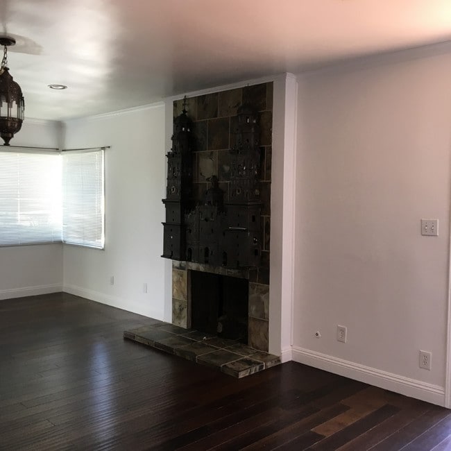 Living Room - 3721 Corinth Ave