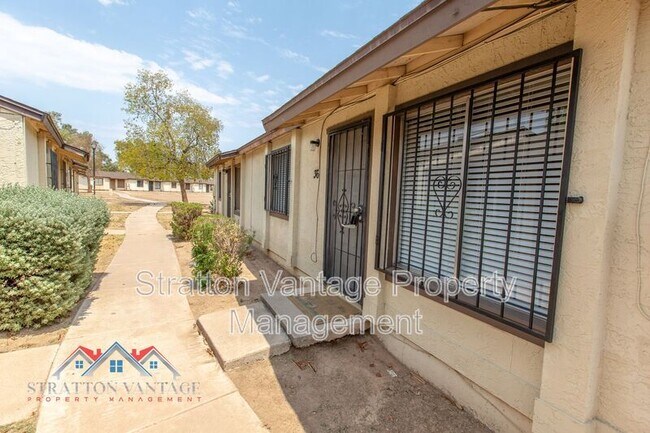 Building Photo - 3120 N 67th Ln