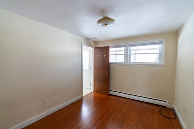 Building Photo - 16 Katherine St