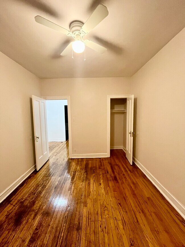 Building Photo - 4302 W Shakespeare Ave