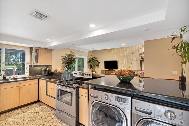 Building Photo - 1610 W Sandpiper Cir