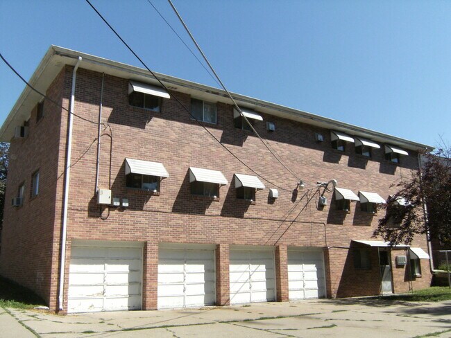 Building Photo - 1010 N 40th St
