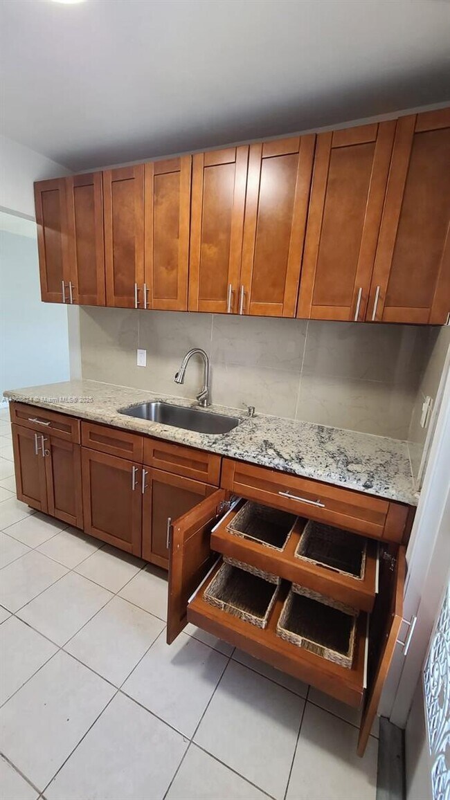 Building Photo - 1715 Wiley St