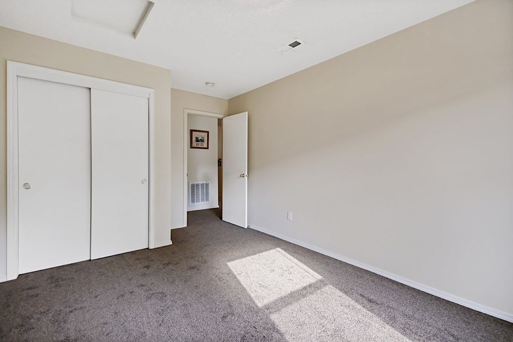 Building Photo - 301 Parkmont Way