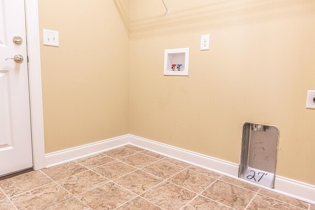 Building Photo - 113 Cypress Cir