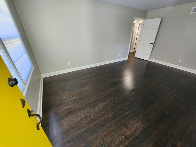 Building Photo - Richland Elementary District - 4 Bedroom Home