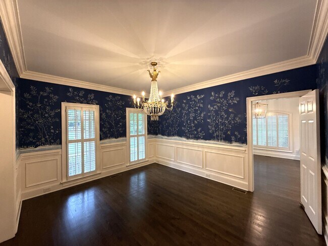 Building Photo - Cotswold Home