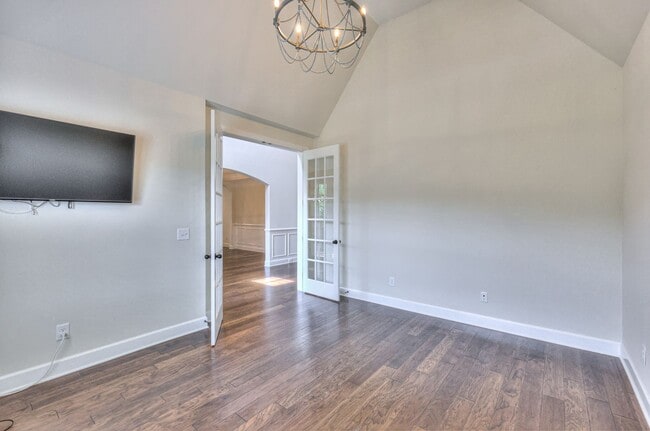 Building Photo - 9141 Holstein Dr