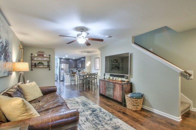 Building Photo - 1215 Riverbrook Dr
