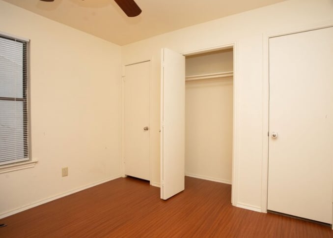 Building Photo - Room in Condo on Timber Ridge Rd