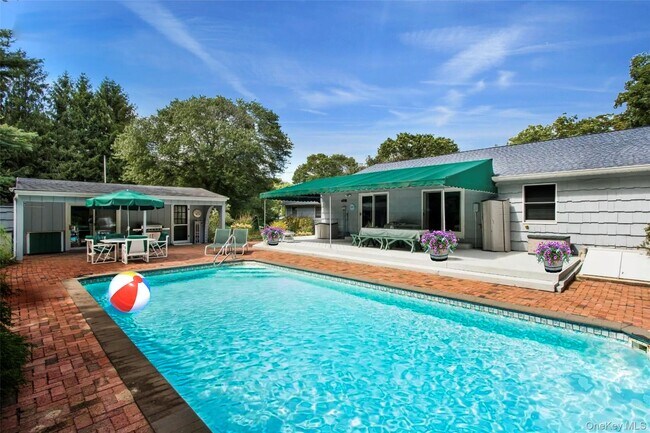 Building Photo - 25 Squires Ave