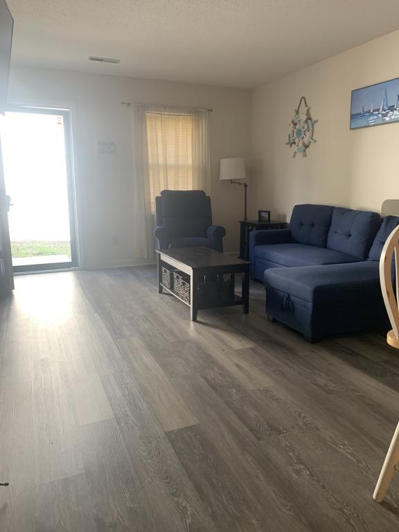 Building Photo - 100 Ye Olde Kings Hwy