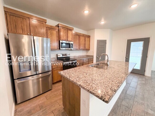 Building Photo - Limited Time Special Offer / 4 Bed, 2 Bath Home with Garage / Pet-Friendly / Vouchers Accepted / ...