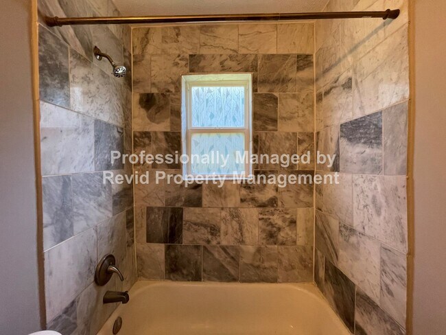 Building Photo - Charming Home for Rent in Memphis!!