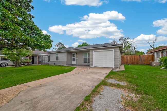 Building Photo - 1310 Belshire Rd