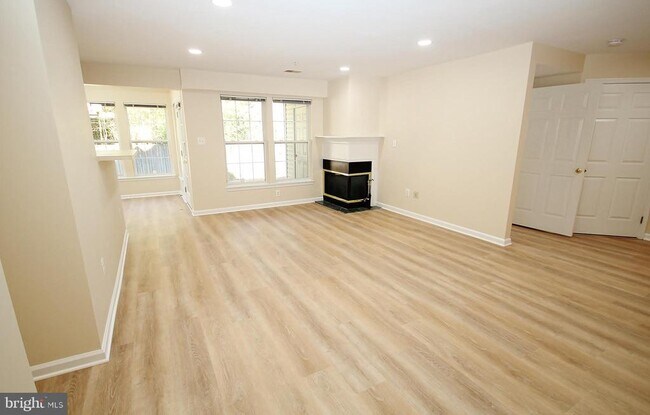 Building Photo - 7532 Coxton Ct