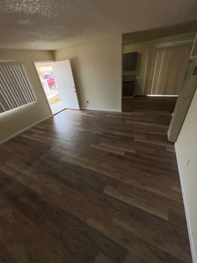 Building Photo - Adelanto Family Neighborhood! $2,100 3 Bed...