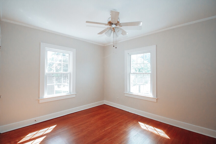 Building Photo - 3744 Bowen Rd