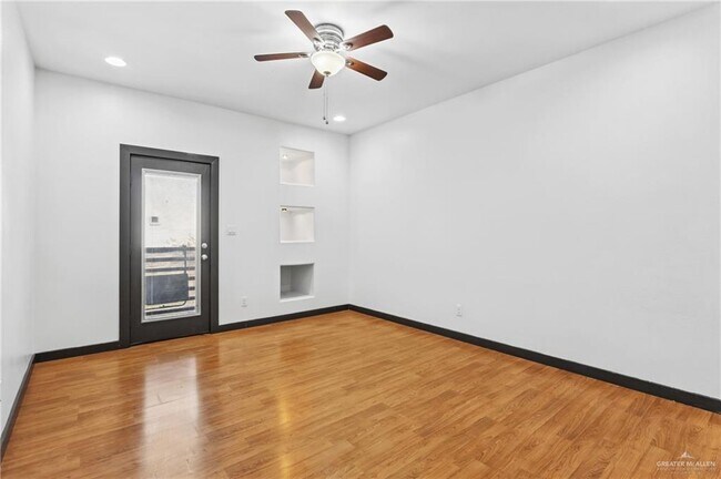 Building Photo - 1304 E Camellia Ave