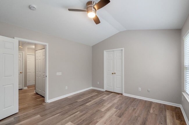 Building Photo - Spacious Townhome in Prime South Charlotte...