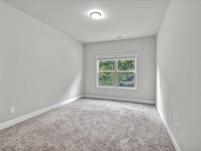Building Photo - Spacious 4BR Home with Fenced Yard & Community Pool