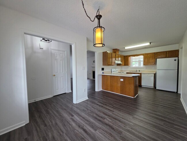 Building Photo - Freshly Updated 4-Bedroom Home on a Spacious Corner Lot in Horse Creek Farms