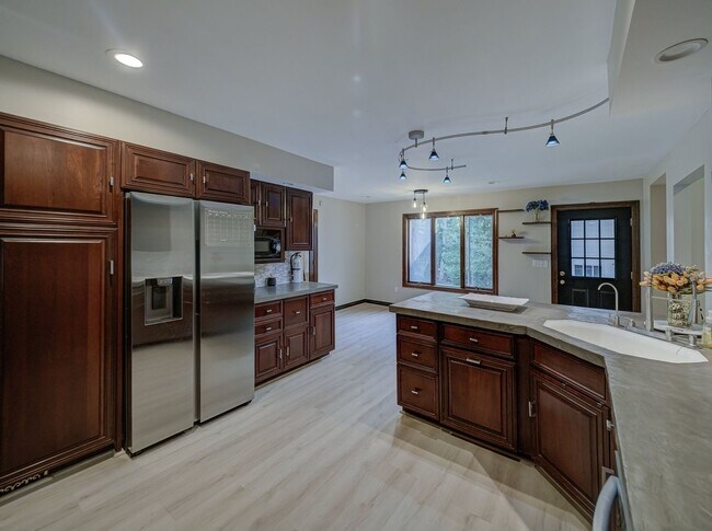 Building Photo - 17 Bauers Ln