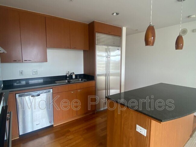 Building Photo - 645 Front St