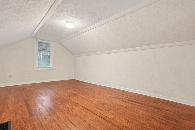 Building Photo - 1724 E Kossuth St