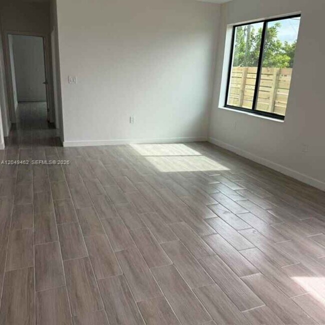 Building Photo - 6140 SW 39th St