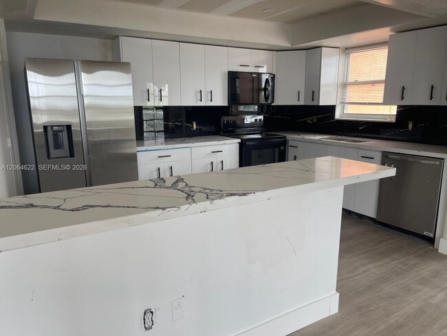Building Photo - 1301 NE Miami Gardens Dr