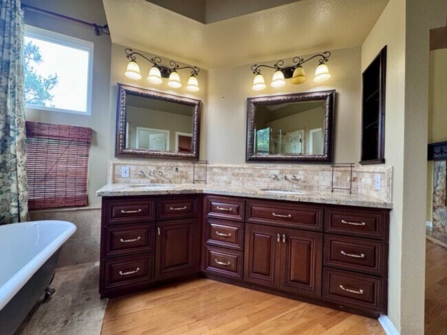 Building Photo - 5 bedroom South Temecula home with a Pool ...