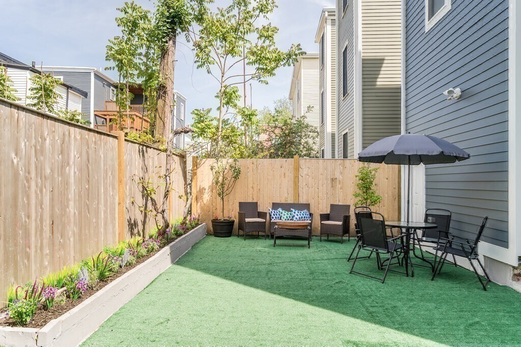 Building Photo - 19 Plymouth St