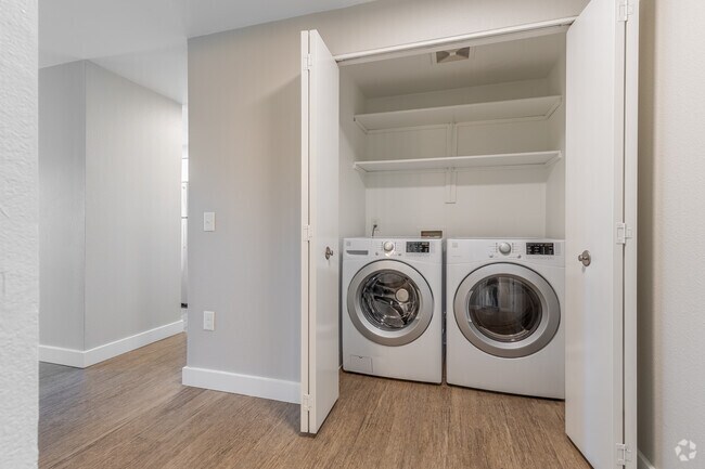 2BR, 2BA - 928SF - In-unit Laundry - Heatherbrae