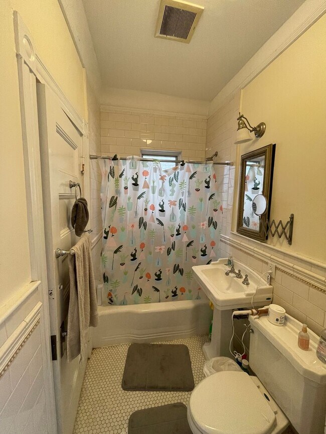 Building Photo - 1bed in Back Bay No broker fee!