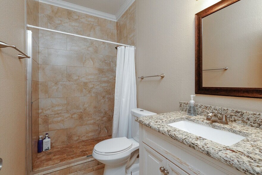 Building Photo - 3051 Falls Dr