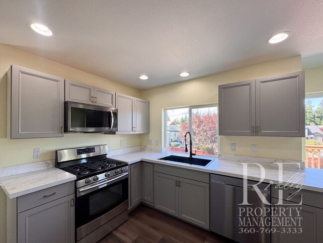 Building Photo - Spacious Bremerton Retreat with Designer Kitchen, Large Fenced Yard & Primary Suite