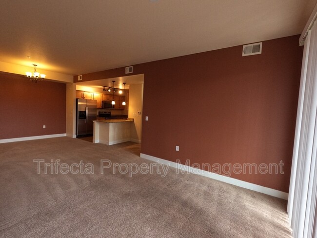 Building Photo - 2445 Windrow Dr