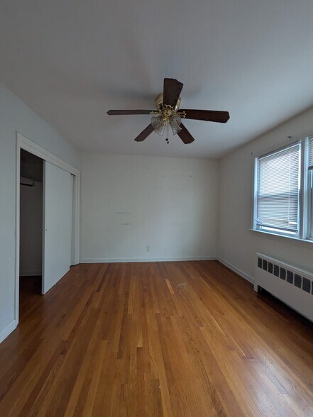 Building Photo - 125 Hobart Ave