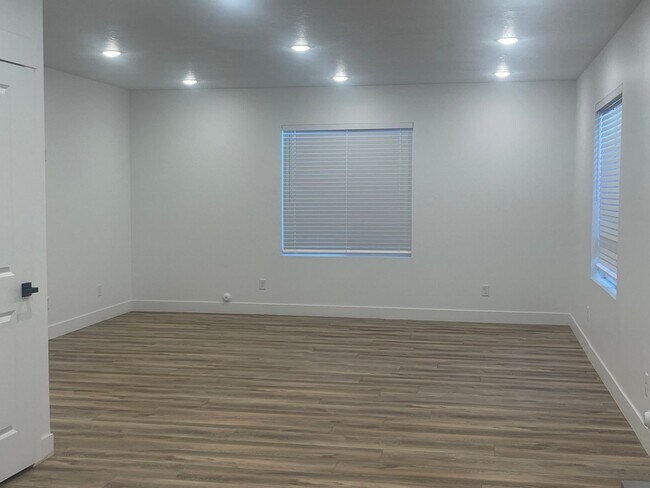 Building Photo - Lindon House