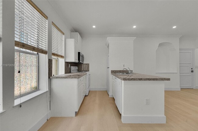 Building Photo - 1027 Pennsylvania Ave