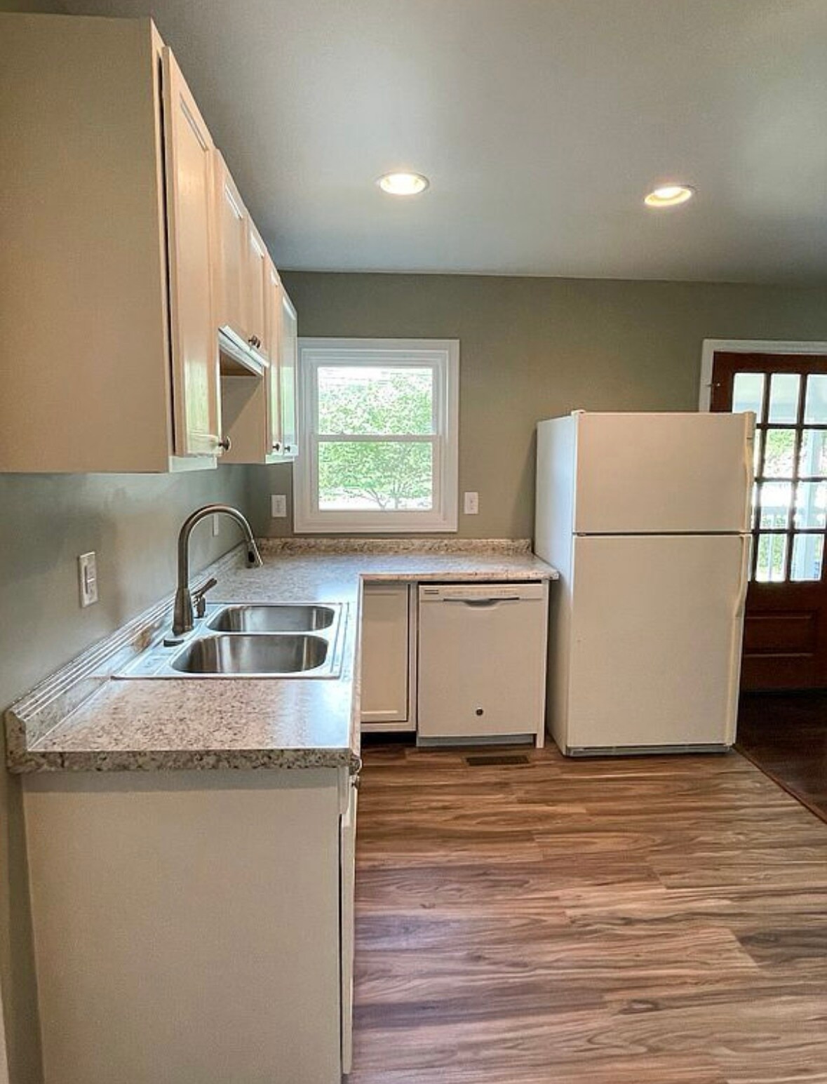Kitchen - 612 Cove Rd