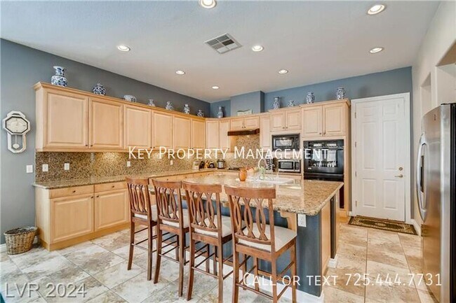 Building Photo - FULLY FURNISHED 5 BEDROOM + DEN HOME WITH ...
