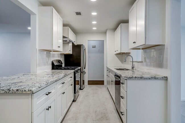 Building Photo - 5805 Grape St